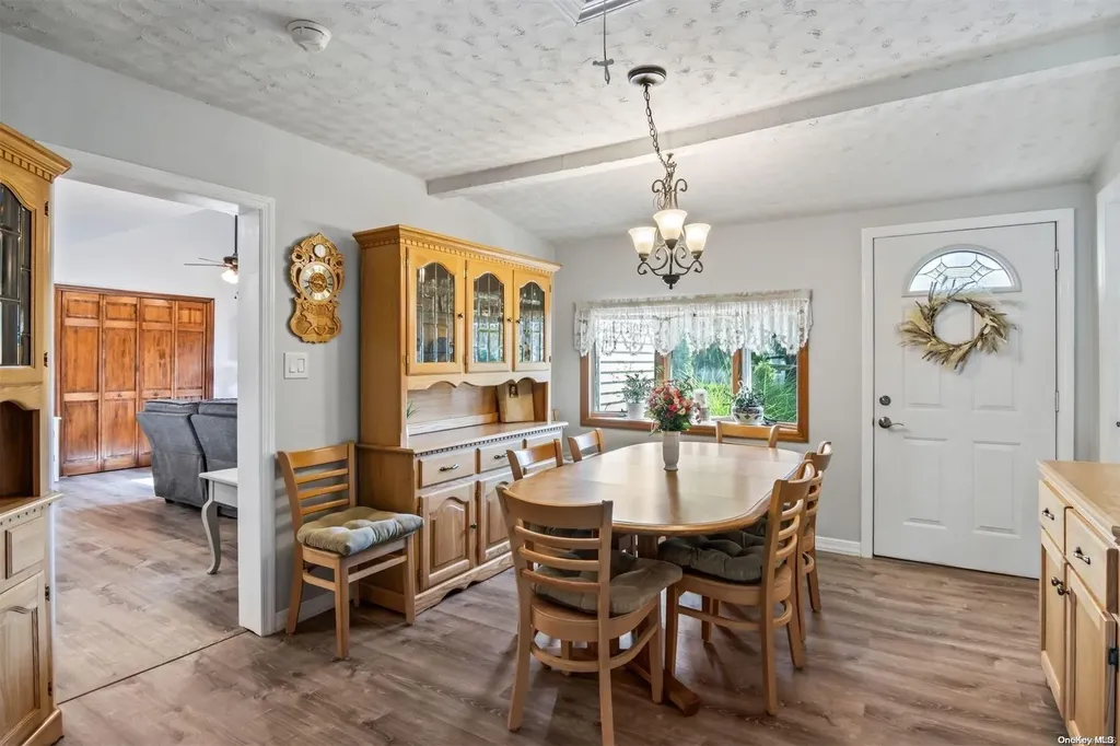 517 Raynor Avenue Riverhead NY 11901