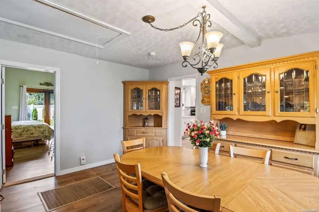 517 Raynor Avenue Riverhead NY 11901