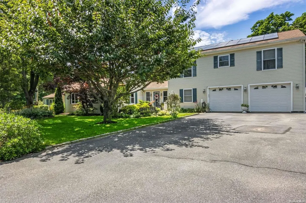 517 Raynor Avenue Riverhead NY 11901