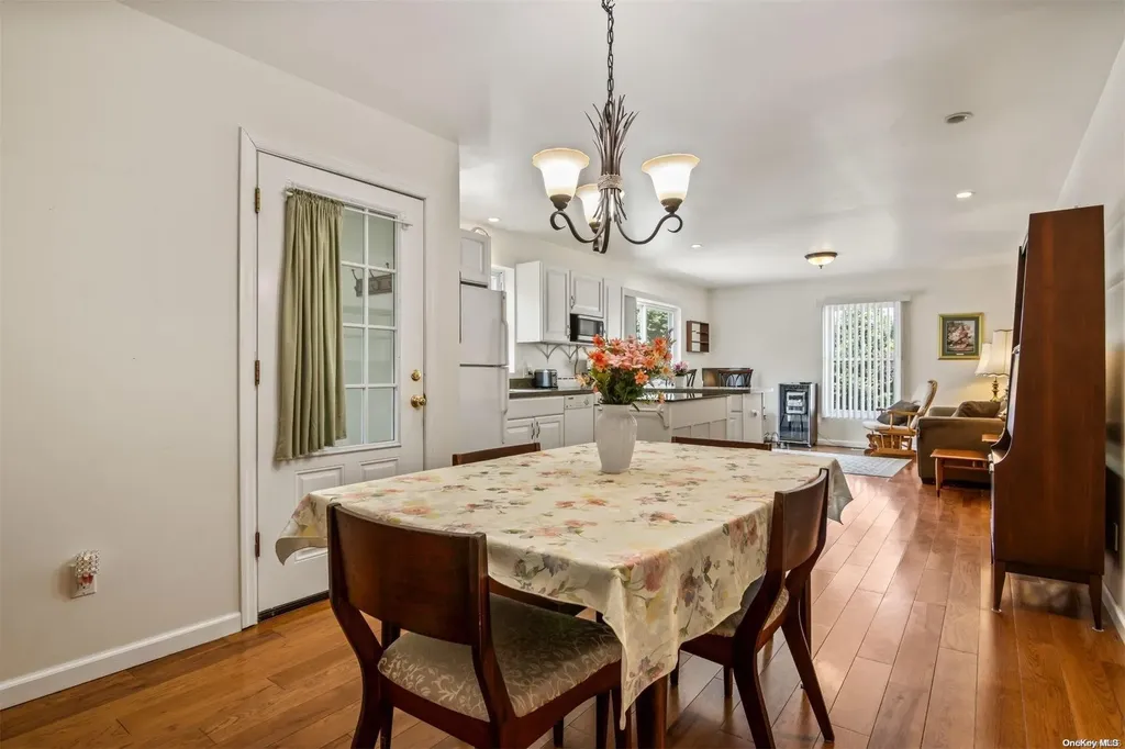 517 Raynor Avenue Riverhead NY 11901