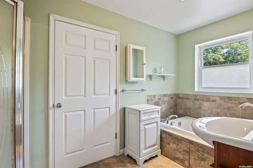 517 Raynor Avenue Riverhead NY 11901