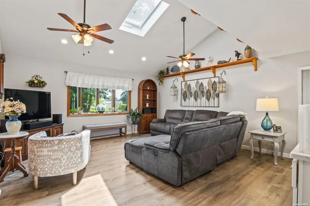 517 Raynor Avenue Riverhead NY 11901