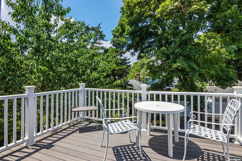 517 Raynor Avenue Riverhead NY 11901