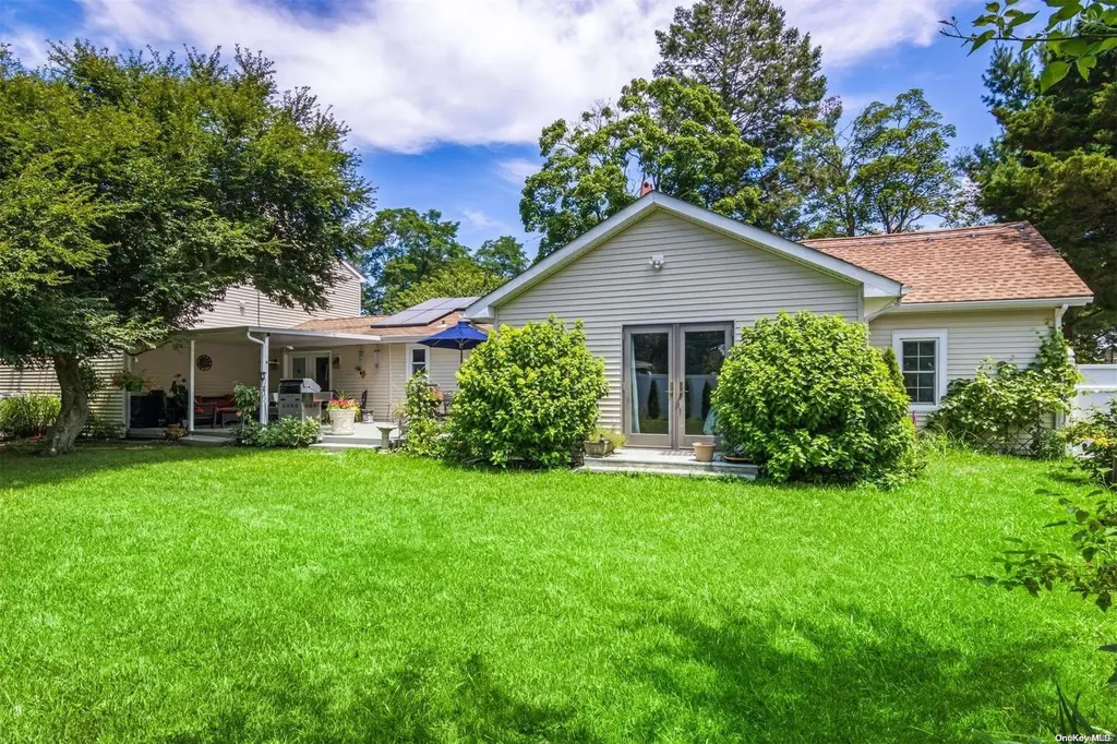 517 Raynor Avenue Riverhead NY 11901