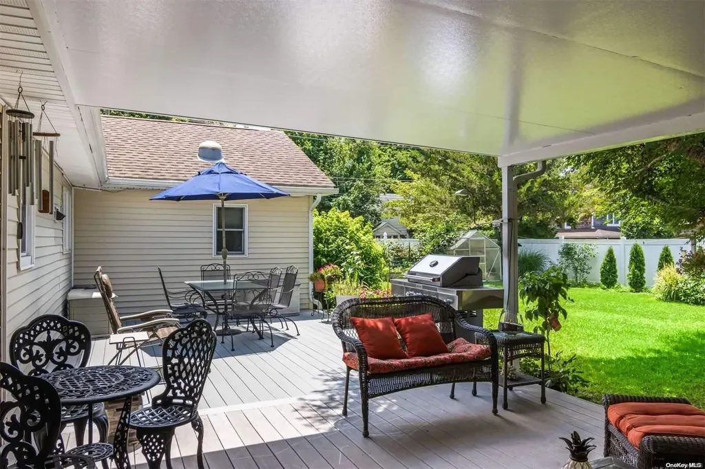 517 Raynor Avenue Riverhead NY 11901