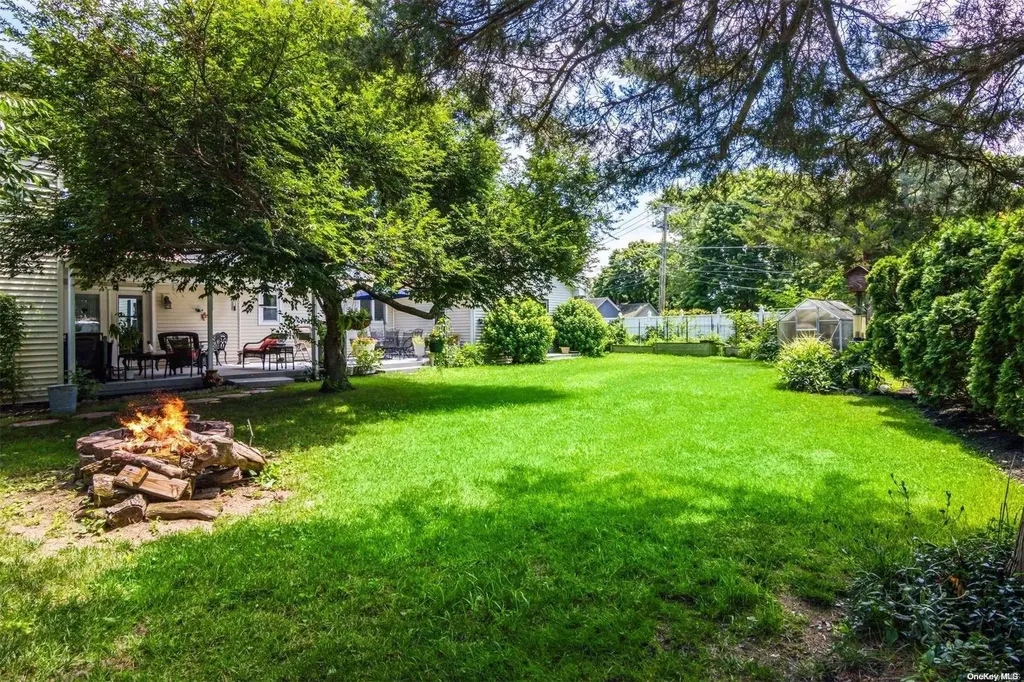 517 Raynor Avenue Riverhead NY 11901