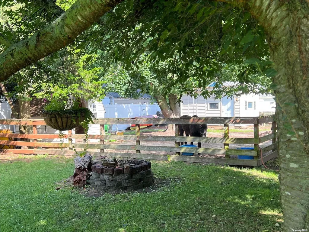 517 Raynor Avenue Riverhead NY 11901