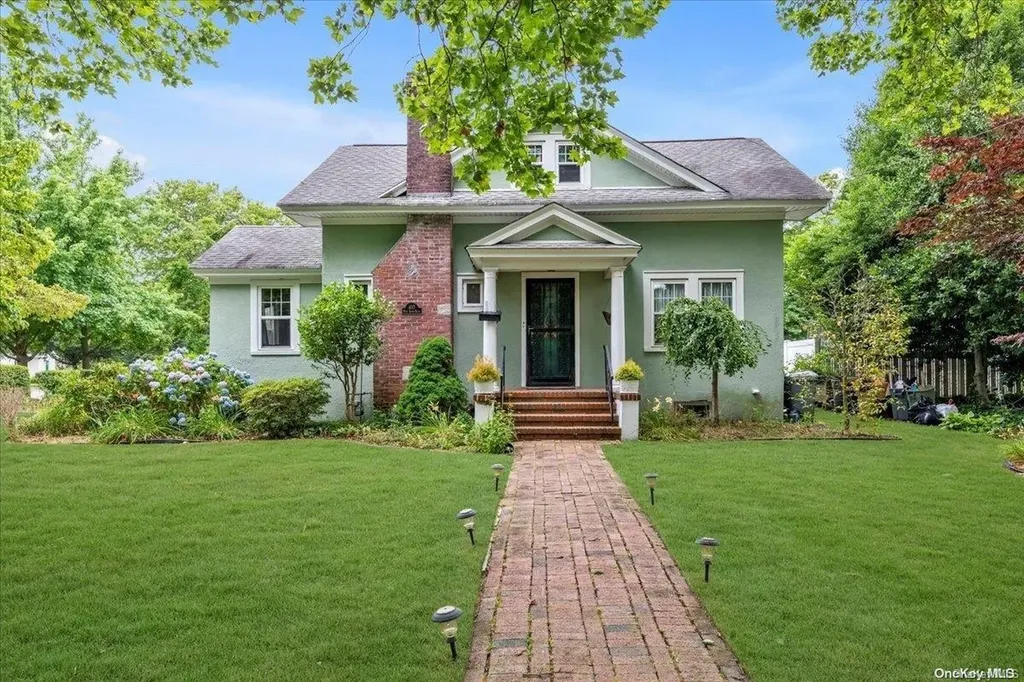 407 Pine Acres Boulevard Brightwaters NY 11718