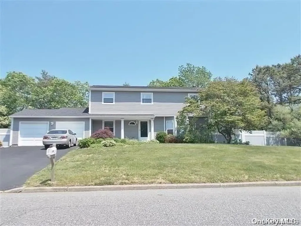 21 Griffin Drive Mount Sinai NY 11766