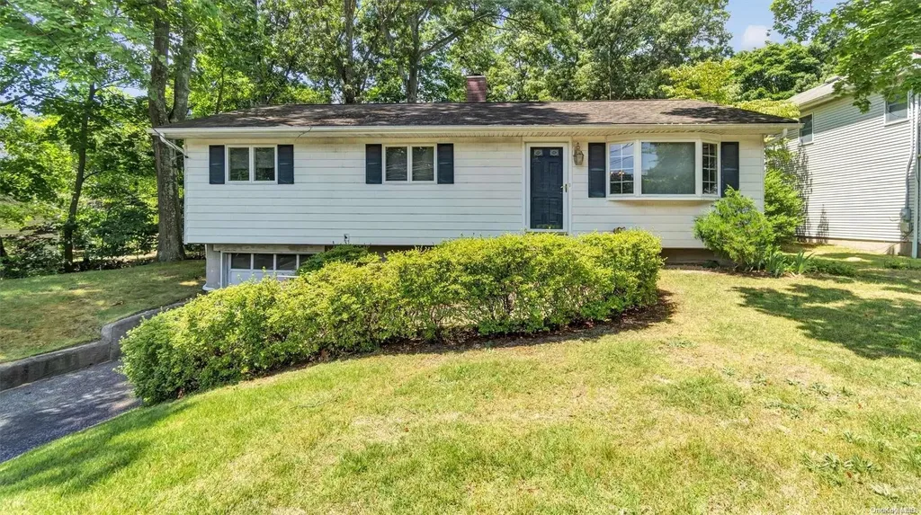 178 Kings Park Road Commack NY 11725