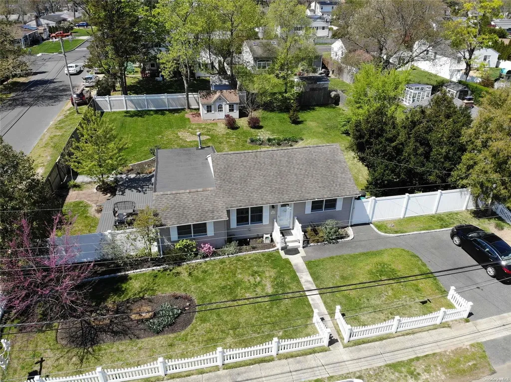 1422 Brooklyn Boulevard Bay Shore NY 11706