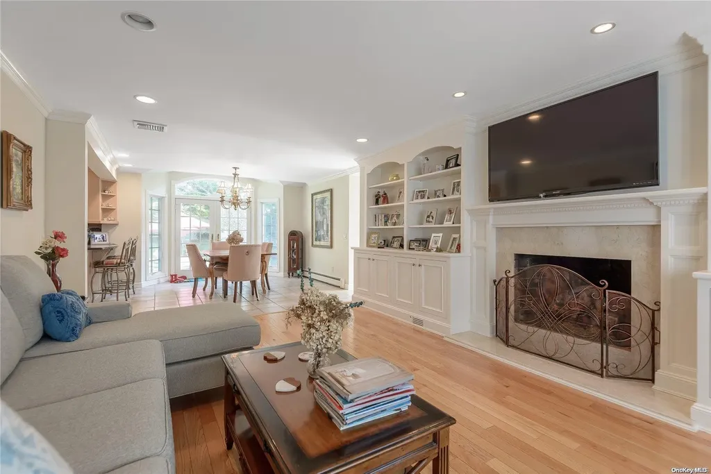 98 Crescent Drive Albertson NY 11507