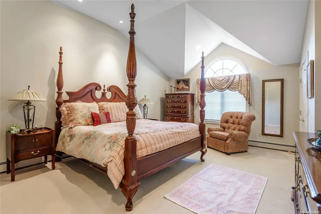 98 Crescent Drive Albertson NY 11507