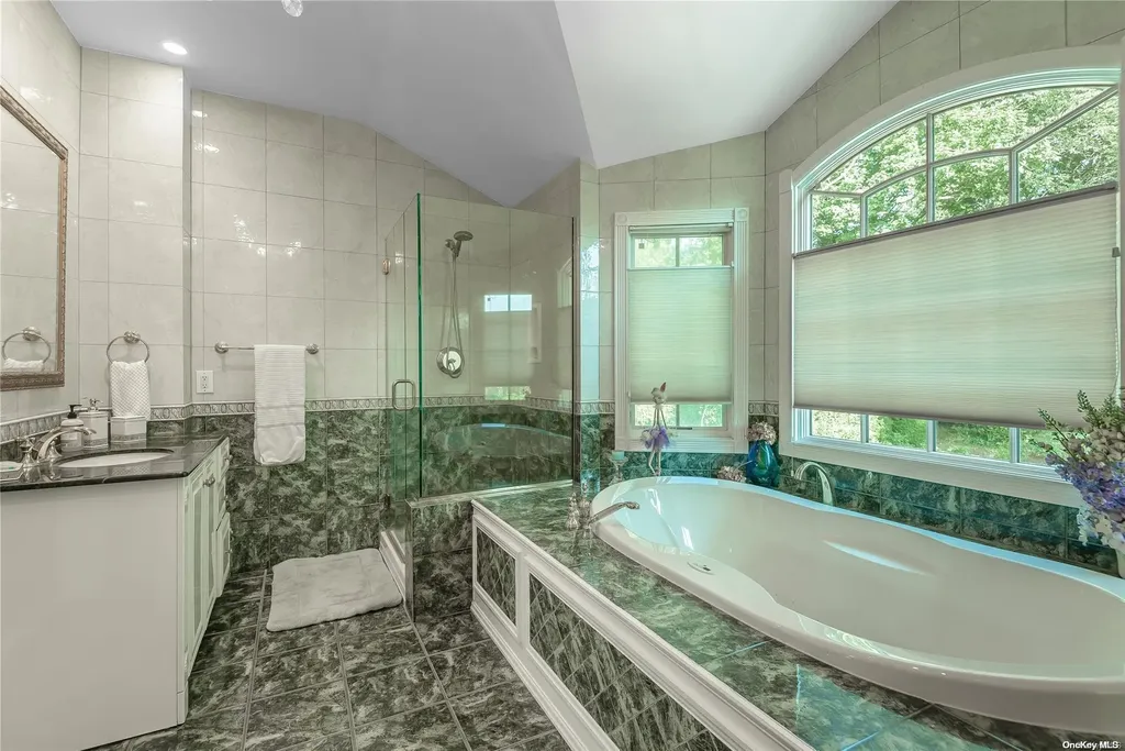 98 Crescent Drive Albertson NY 11507