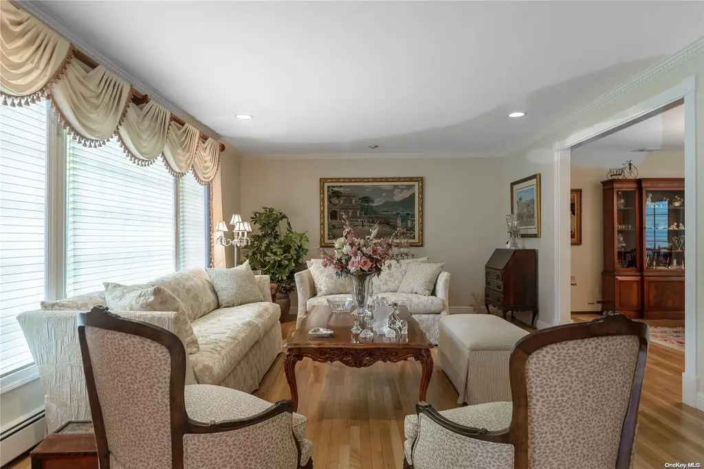 98 Crescent Drive Albertson NY 11507