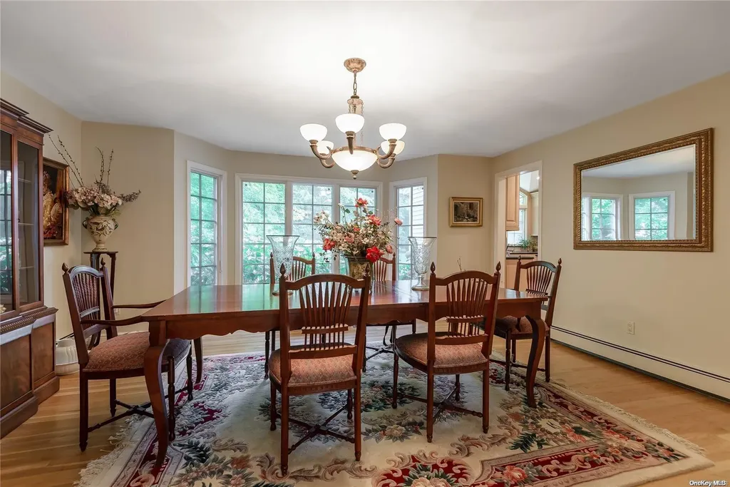 98 Crescent Drive Albertson NY 11507