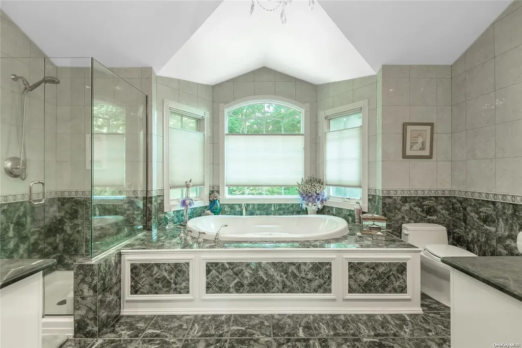 98 Crescent Drive Albertson NY 11507