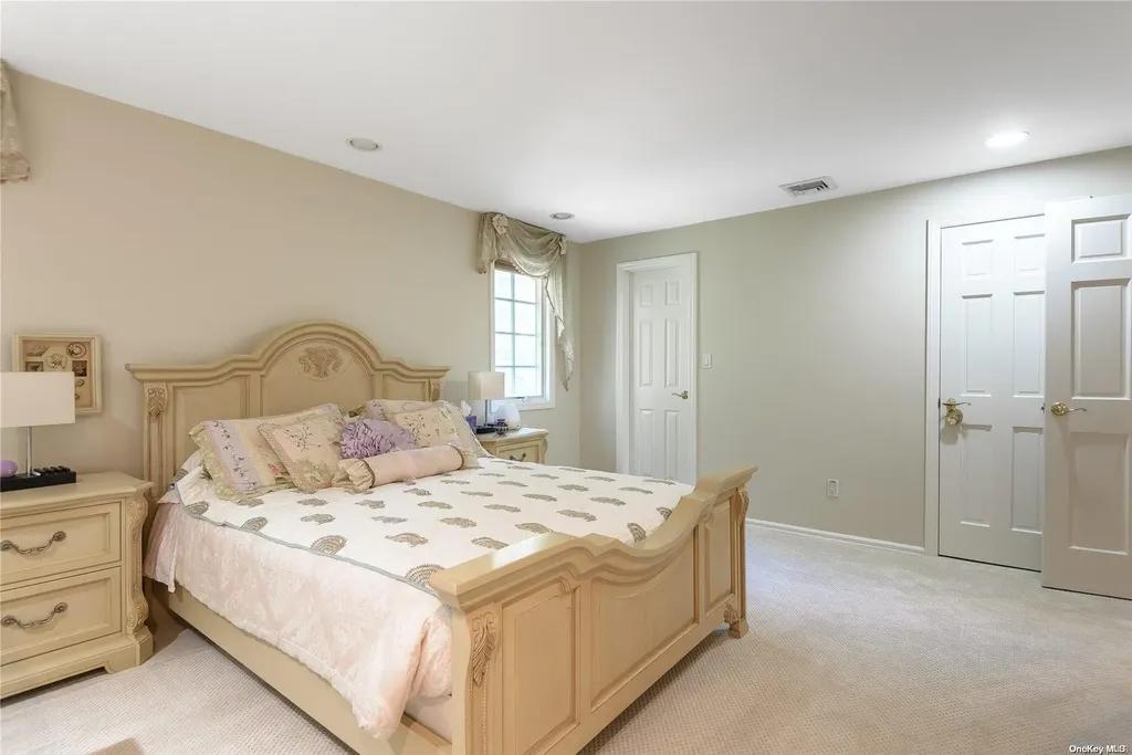 98 Crescent Drive Albertson NY 11507