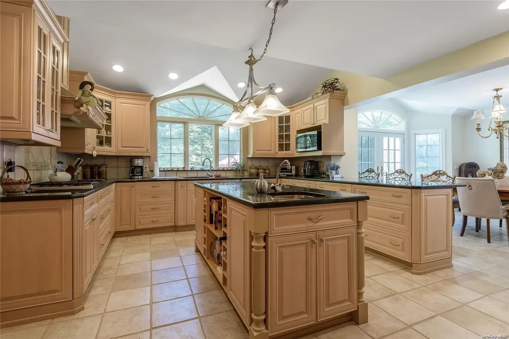 98 Crescent Drive Albertson NY 11507