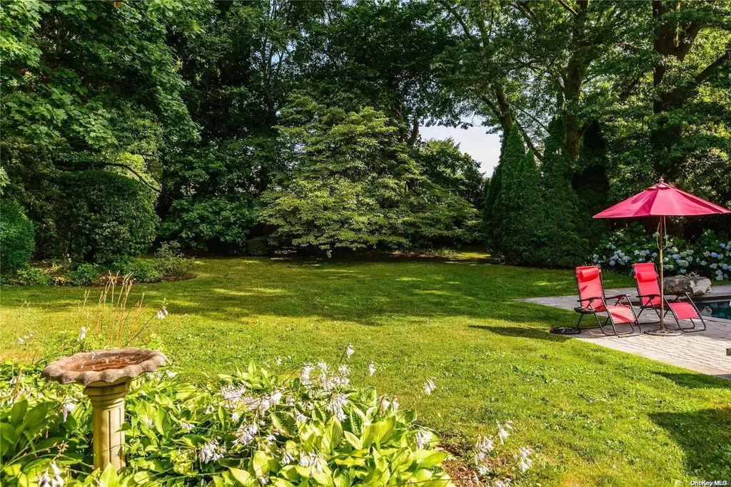 98 Crescent Drive Albertson NY 11507