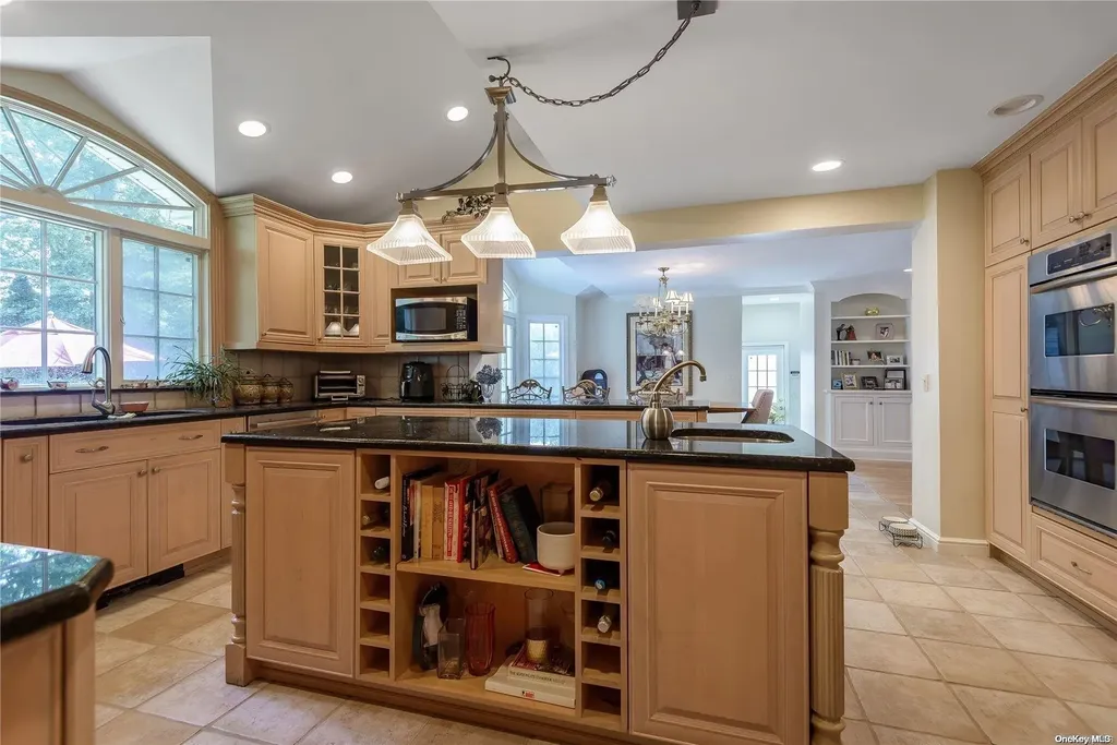 98 Crescent Drive Albertson NY 11507