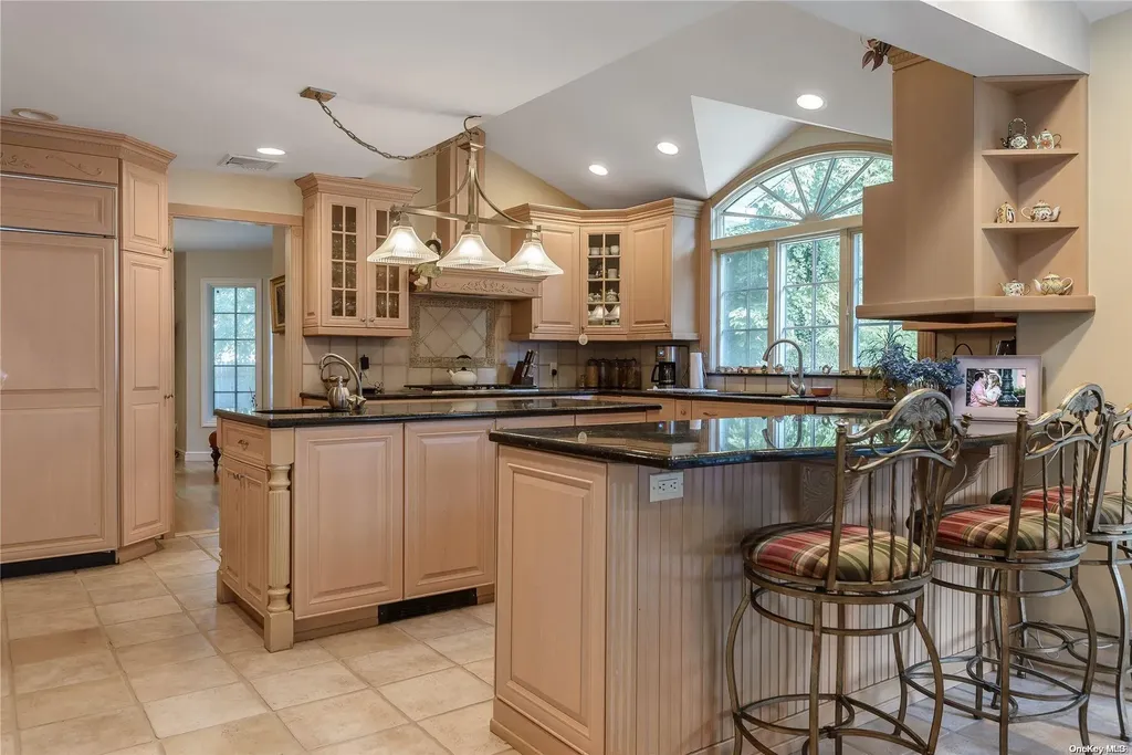 98 Crescent Drive Albertson NY 11507