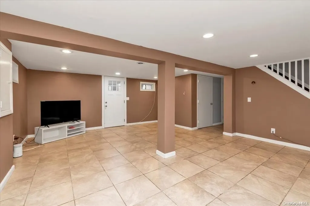2305 Hoffman Avenue Elmont NY 11003