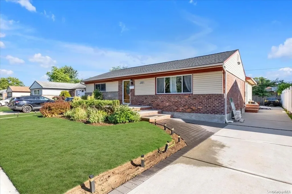2305 Hoffman Avenue Elmont NY 11003