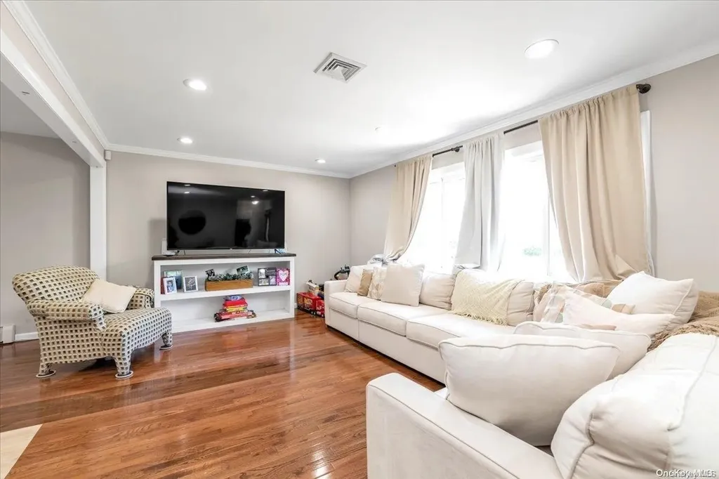 2305 Hoffman Avenue Elmont NY 11003
