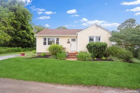 35 Cedar Grove Court Patchogue NY 11772