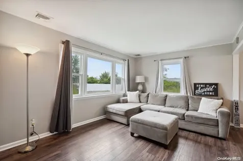 35 Cedar Grove Court Patchogue NY 11772