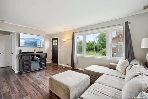 35 Cedar Grove Court Patchogue NY 11772