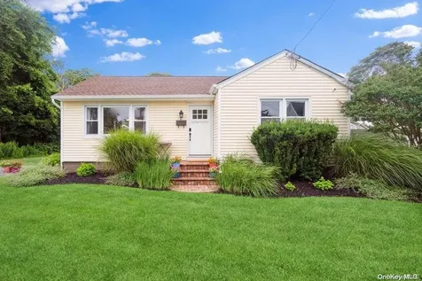 35 Cedar Grove Court Patchogue NY 11772