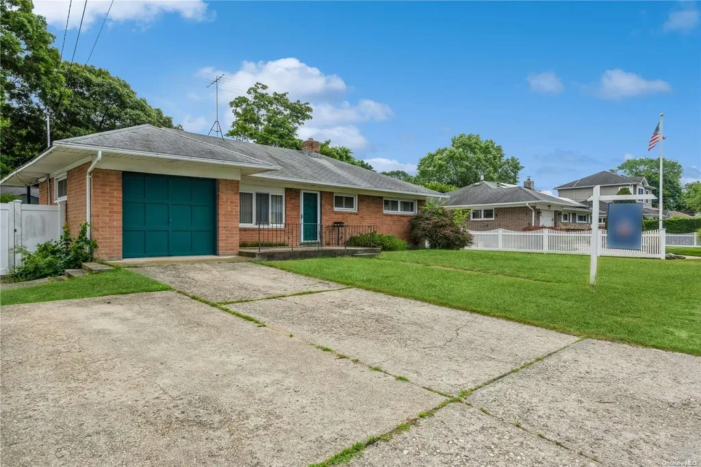 1051 Thompson Drive Bay Shore NY 11706