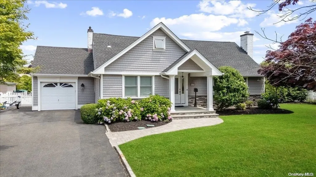 211 Eaton Lane West Islip NY 11795