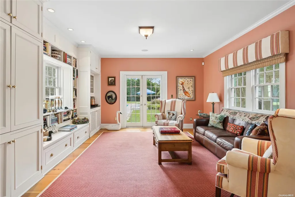 265 Downs Path Southampton NY 11968