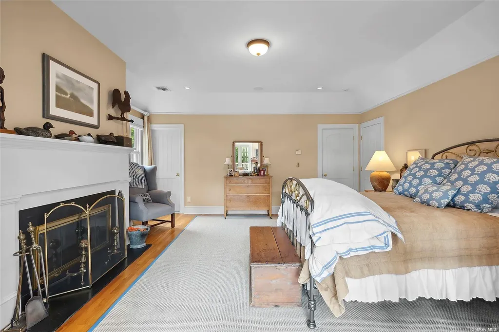 265 Downs Path Southampton NY 11968