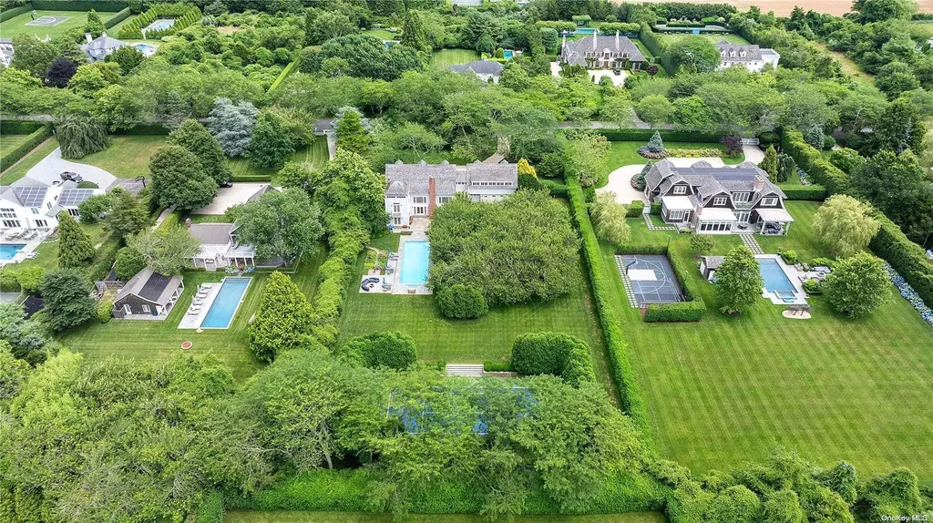 265 Downs Path Southampton NY 11968