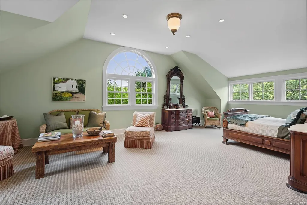 265 Downs Path Southampton NY 11968