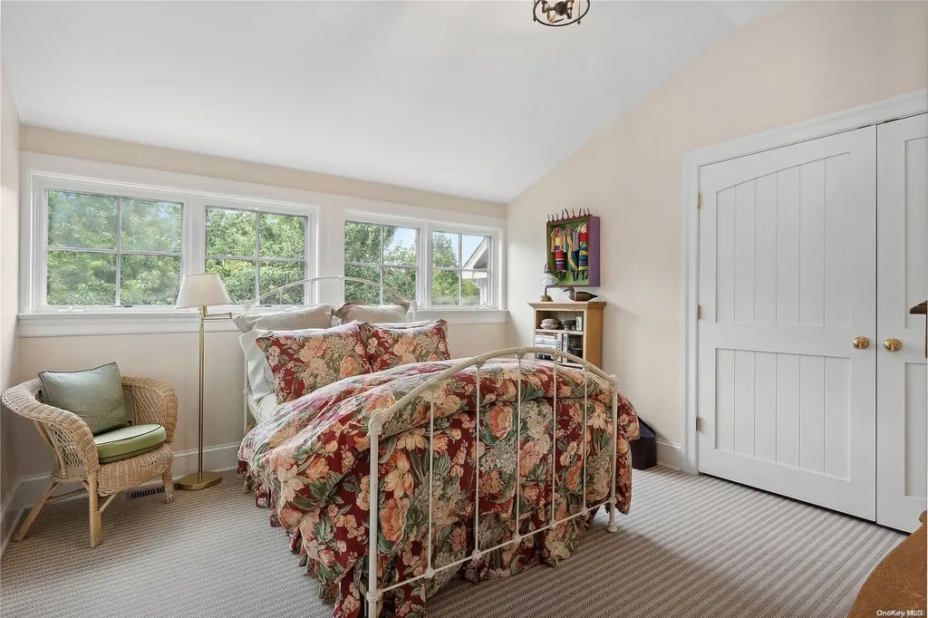265 Downs Path Southampton NY 11968