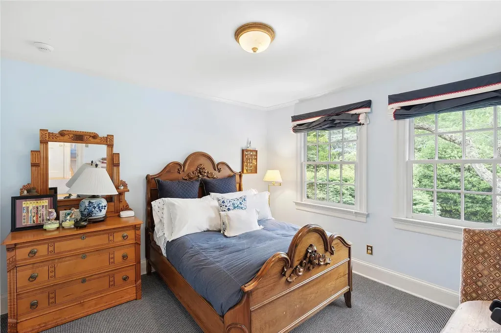 265 Downs Path Southampton NY 11968
