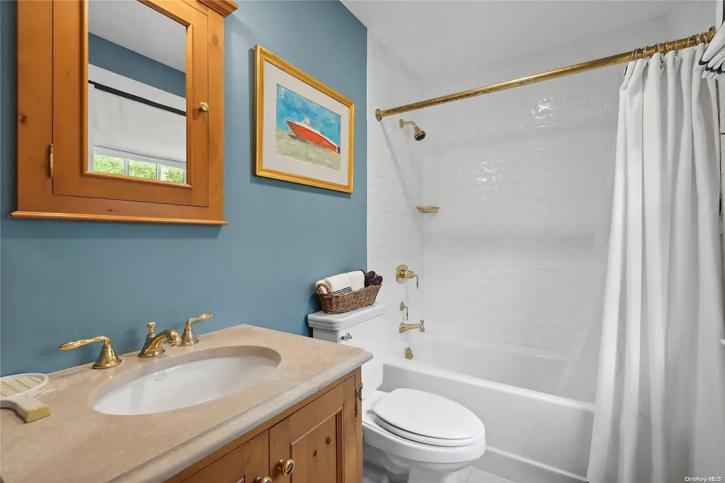 265 Downs Path Southampton NY 11968