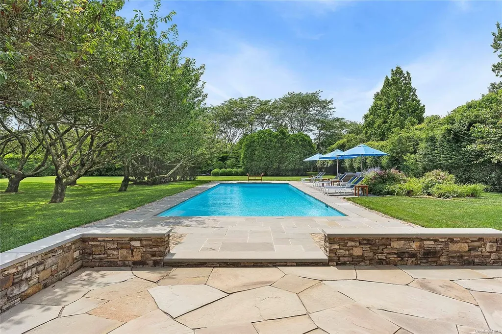 265 Downs Path Southampton NY 11968
