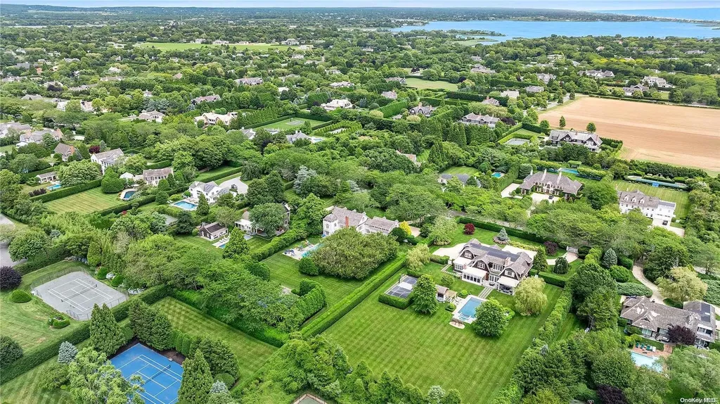 265 Downs Path Southampton NY 11968
