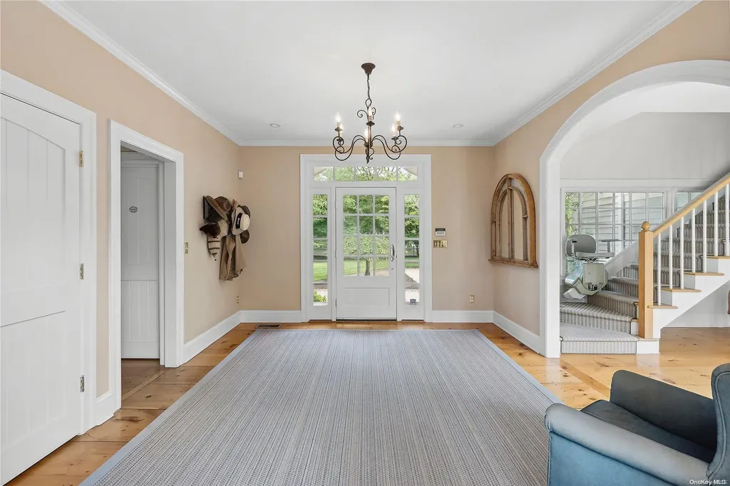 265 Downs Path Southampton NY 11968