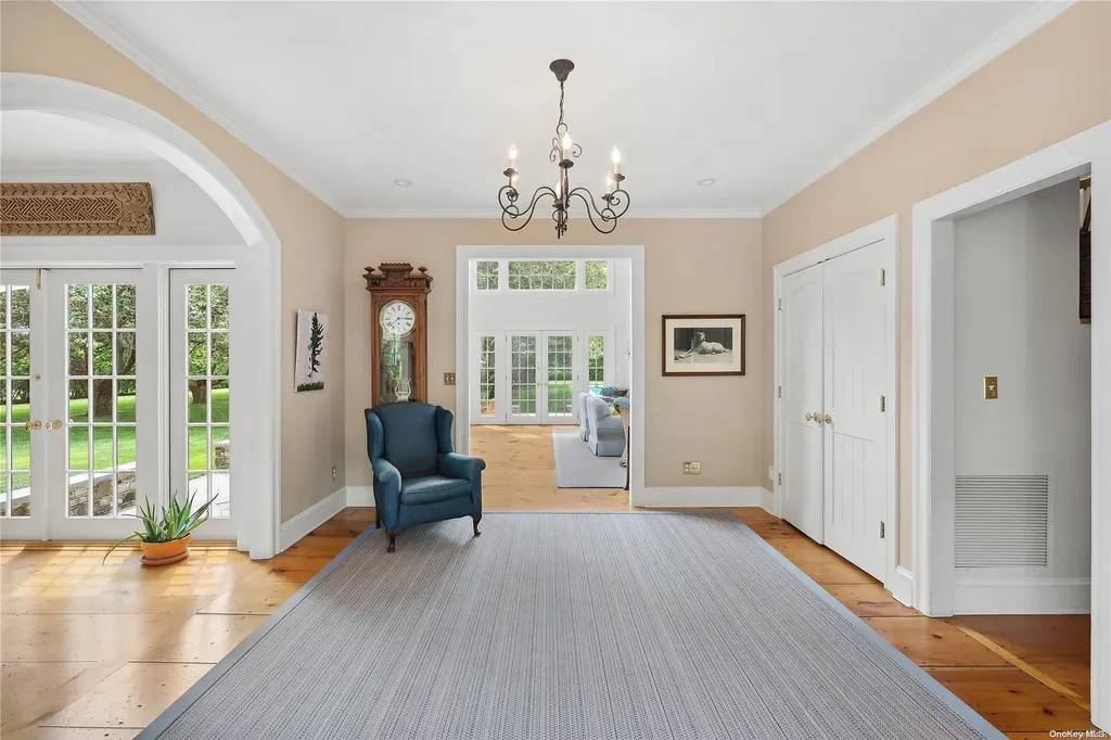 265 Downs Path Southampton NY 11968