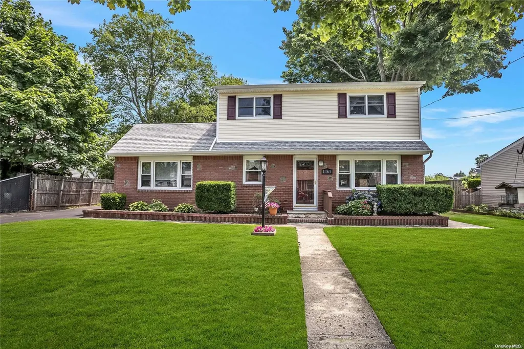 1161 Hyman Avenue Bay Shore NY 11706