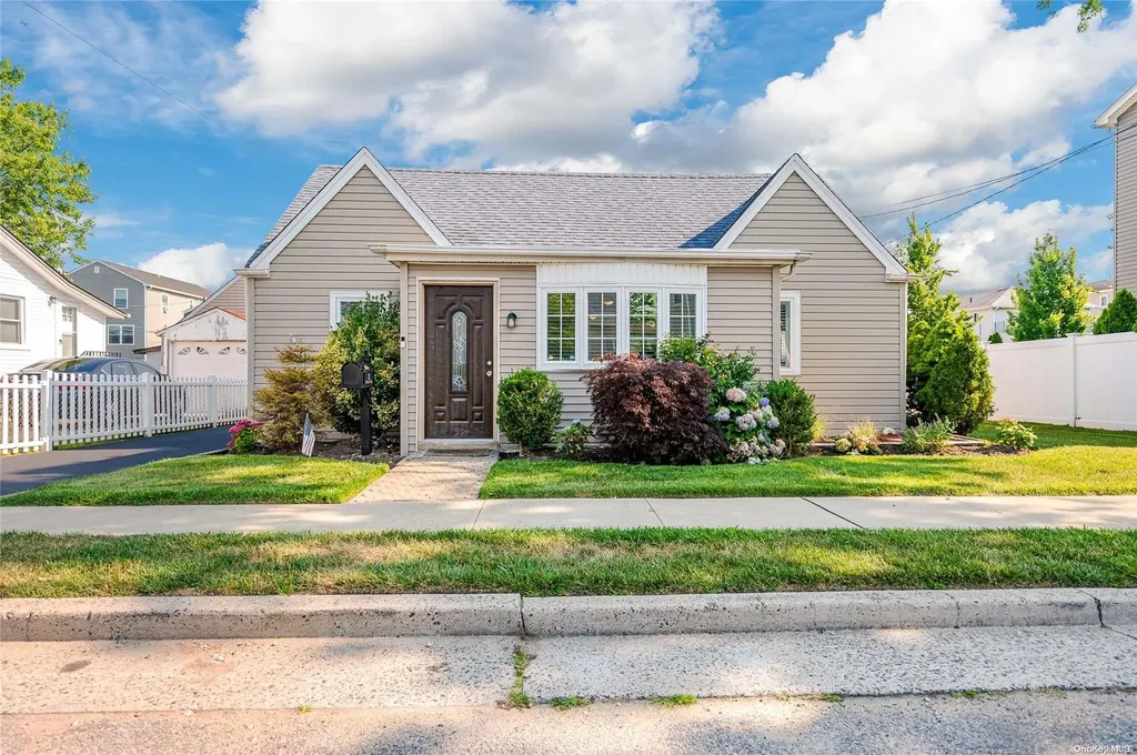 32 Brighton Road Island Park NY 11558