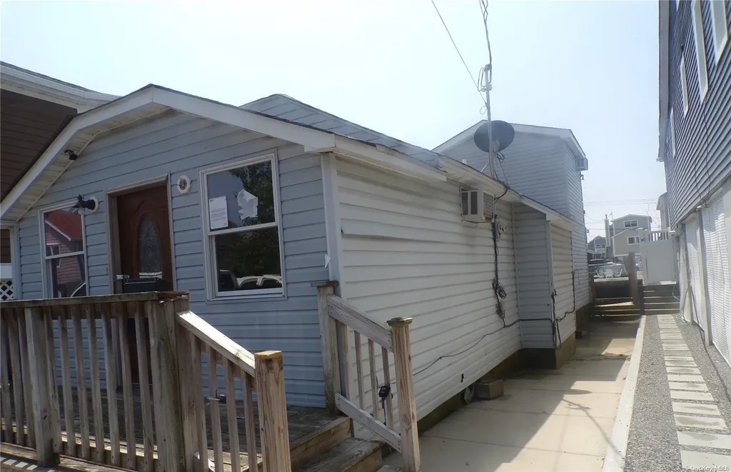38 W 12th Road Broad Channel NY 11693