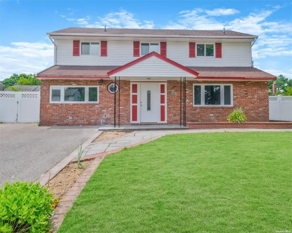 162 Acorn Avenue Central Islip NY 11722